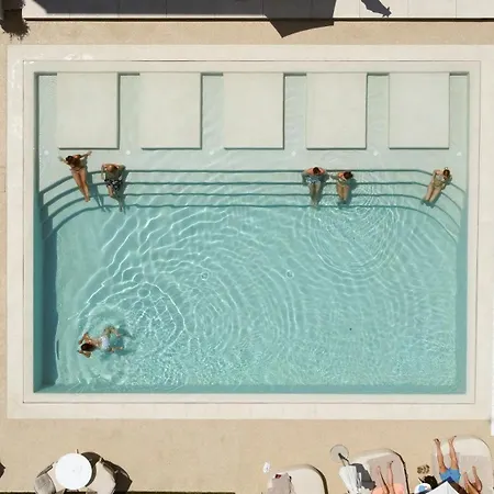 Hi - Lakeview Pool 3* سيرمِيوني