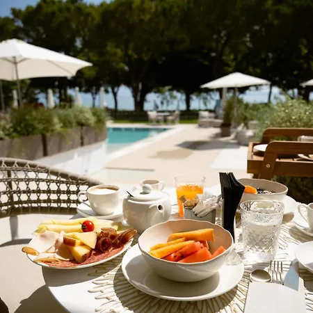 فندق Hi - Lakeview Pool 3*