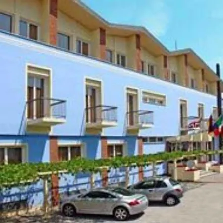 فندق Hi - Lakeview Pool سيرمِيوني