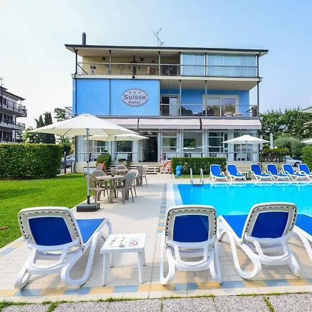 Hi - Lakeview Pool سيرمِيوني