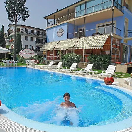 Hi - Lakeview Pool سيرمِيوني